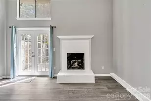 8073 Charter Oak Ln, Charlotte, NC 28226 - Photo 9