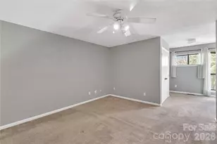 8073 Charter Oak Ln, Charlotte, NC 28226 - Photo 11