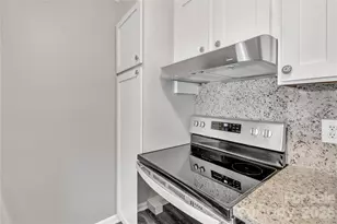 8073 Charter Oak Ln, Charlotte, NC 28226 - Photo 5