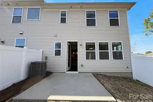 11122 Chalkbark Ln, Charlotte, NC 28262 - Photo 5