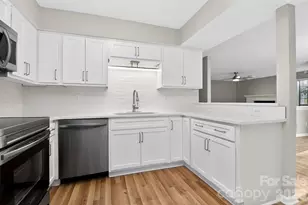 5862 Harris Grove Ln, Charlotte, NC 28212 - Photo 11