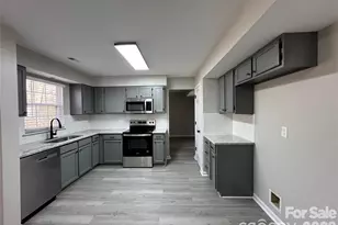 1425 Sugar Hollow Dr, Charlotte, NC 28214 - Photo 3