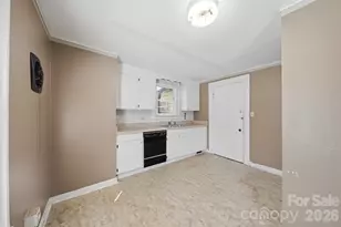 121 5th Ave NE, Hickory, NC 28601 - Photo 11