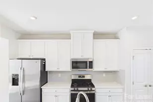 2617 Grantham Place Dr, Fort Mill, SC 29715 - Photo 3