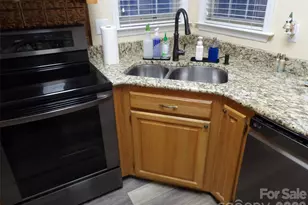 129 Walnut Ave, Yadkinville, NC 27055 - Photo 23