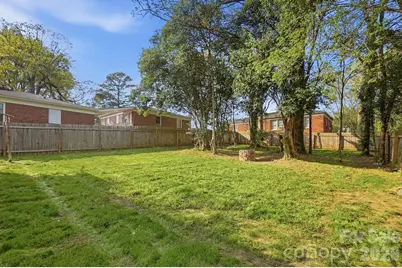 1716 Catherine Simmons Avenue, Charlotte, NC 28216 - Photo 25
