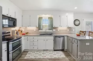 3918 Plum St, Conover, NC 28613 - Photo 5