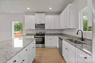 6505 Fairford Dr, Charlotte, NC 28215 - Photo 7