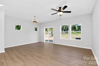 341 N Hoskins Road, Charlotte, NC 28216 - Photo 9