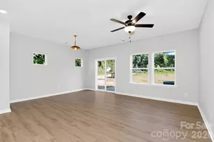 341 N Hoskins Rd, Charlotte, NC 28216 - Photo 9