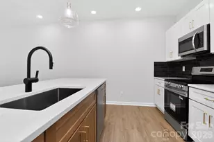 341 N Hoskins Rd, Charlotte, NC 28216 - Photo 7