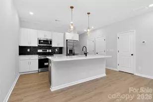 341 N Hoskins Rd, Charlotte, NC 28216 - Photo 1