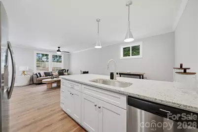 1298 18th Street NE, Hickory, NC 28601 - Photo 5