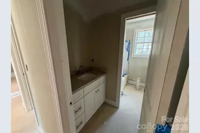 1298 18th Street NE, Hickory, NC 28601 - Photo 5