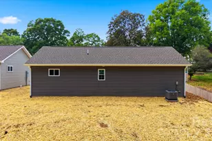 1298 18th St NE, Hickory, NC 28601 - Photo 17