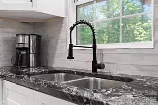 2006 Killarney Pl, Charlotte, NC 28262 - Photo 13