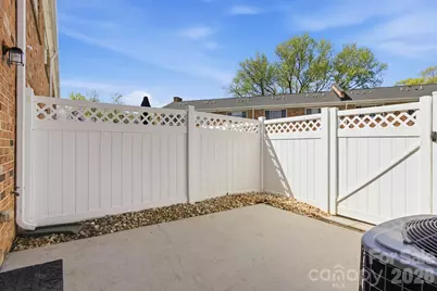1336 Green Oaks Lane #E, Charlotte, NC 28205 - Photo 25