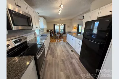 200 Cranbrook Circle, Hendersonville, NC 28792 - Photo 7