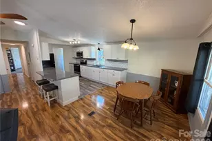 200 Cranbrook Cir, Hendersonville, NC 28792 - Photo 5