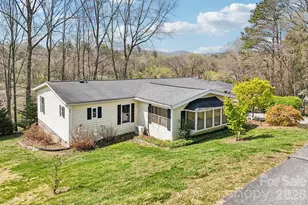 200 Cranbrook Cir, Hendersonville, NC 28792 - Photo 5