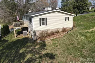 200 Cranbrook Cir, Hendersonville, NC 28792 - Photo 3