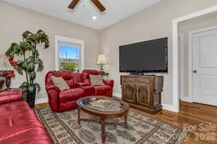 122 Craggy St, Black Mountain, NC 28711 - Photo 5