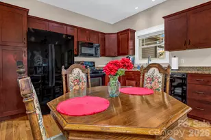 122 Craggy St, Black Mountain, NC 28711 - Photo 25