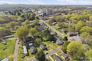 621 E A St, Newton, NC 28658 - Photo 31