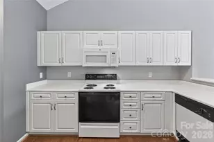 19830 Oak Leaf Cir, Cornelius, NC 28031 - Photo 11