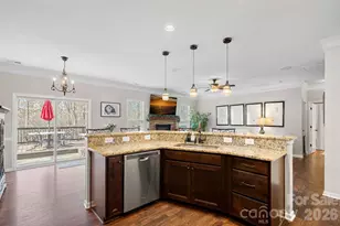 1203 Guadalupe Ln, Charlotte, NC 28214 - Photo 3