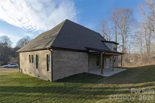 3802 Lyle Creek Ave NE, Conover, NC 28613 - Photo 5