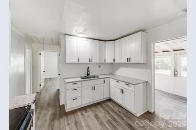 1717 W Davidson Avenue, Gastonia, NC 28052 - Photo 9