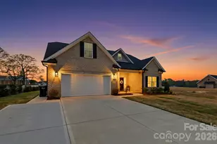 1005 Piper Mdws Dr, Waxhaw, NC 28173 - Photo 3