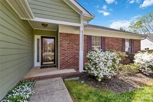 12100 Landing Green Dr, Charlotte, NC 28277 - Photo 3