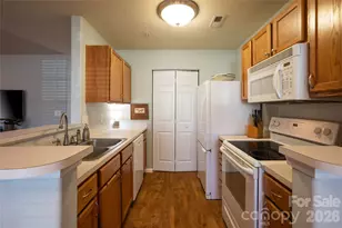 6402 Kee Ln, Harrisburg, NC 28075 - Photo 9