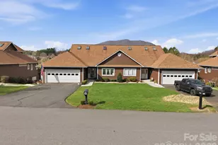 233 Lakeview Pl, Jefferson, NC 28640 - Photo 3