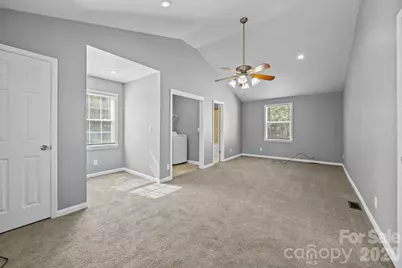 9300 Edgevale Drive, Charlotte, NC 28216 - Photo 7