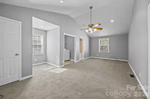 9300 Edgevale Dr, Charlotte, NC 28216 - Photo 7