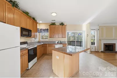 8721 Woodcock Lane, Charlotte, NC 28216 - Photo 9