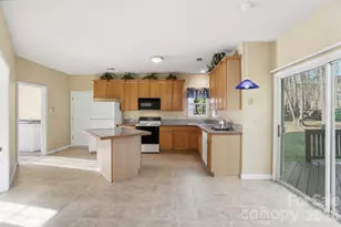 8721 Woodcock Ln, Charlotte, NC 28216 - Photo 7