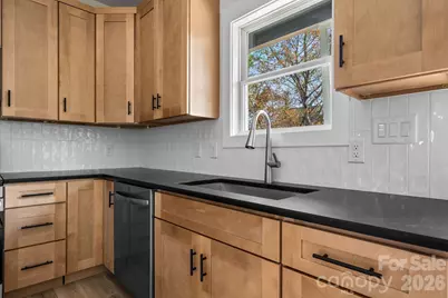 906 4th Street NE, Conover, NC 28613 - Photo 9