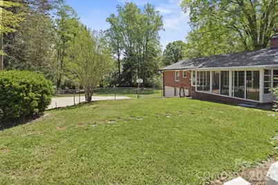 607 12th Avenue NE, Hickory, NC 28601 - Photo 5