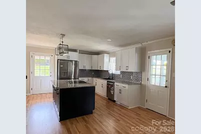 607 12th Avenue NE, Hickory, NC 28601 - Photo 3
