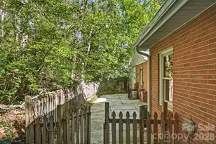 121 Wells St, Hendersonville, NC 28739 - Photo 23