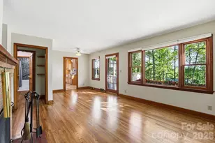 121 Wells St, Hendersonville, NC 28739 - Photo 3