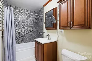 121 Wells St, Hendersonville, NC 28739 - Photo 13