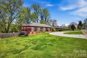 906 Hemlock Dr NE, Lenoir, NC 28645 - Photo 3