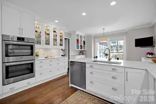 421 Sardis Ln, Charlotte, NC 28270 - Photo 5