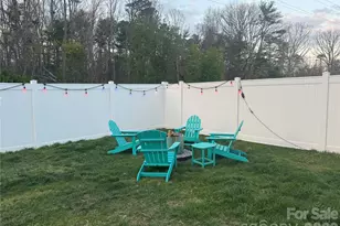 383 Fox Cove Rd, Hendersonville, NC 28792 - Photo 5