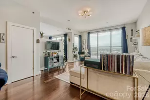 333 W Trade Street W, Charlotte, NC 28202 - Photo 5